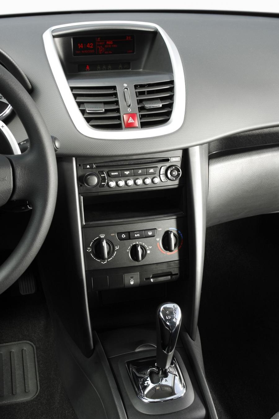  Peugeot 207 2006 года  (фото 161 из 180)